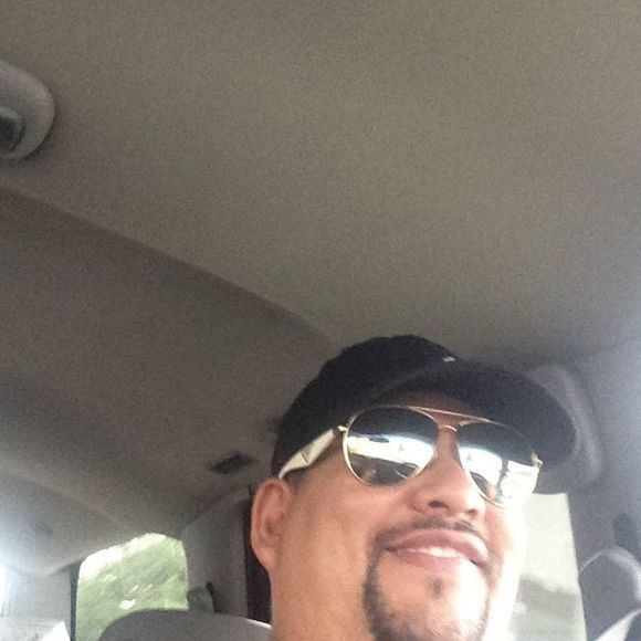 Meet your Posher, Octavio - Picture 1 of 1